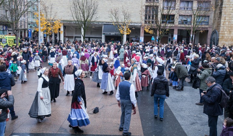 Dantzaldiak eta kulturen arteko soka-dantza San Andres festetan