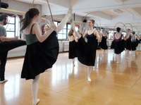 Utah-ko ballet ikasleak euskal dantzak ikasten Utah-ko ballet ikasleak euskal dantzak ikasten