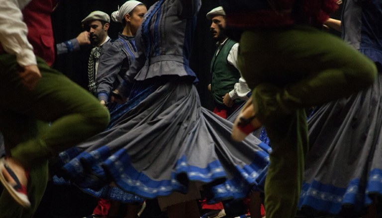 Dena prest Urbeltzen Martin Zalakain dantza ikuskizunaren estreinaldirako