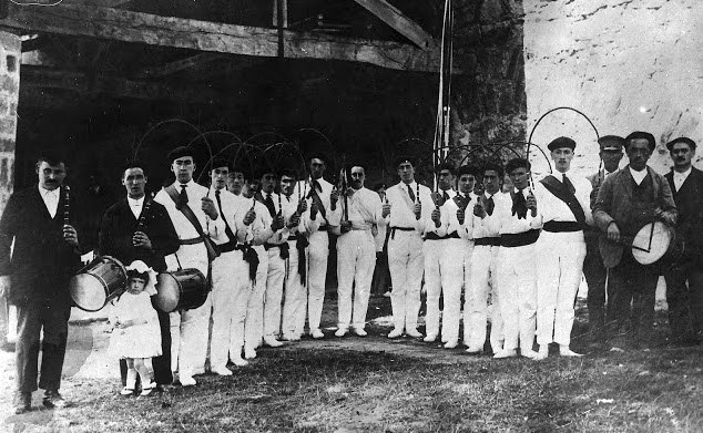 Antzuolako trokeo-dantzen testigantzak eta berezitasunak