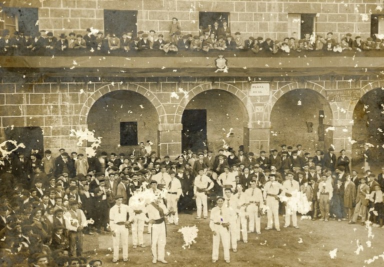 Berastegiko dantzak eta dantzariak XX. mendean Berastegiko dantzak eta dantzariak XX. mendean