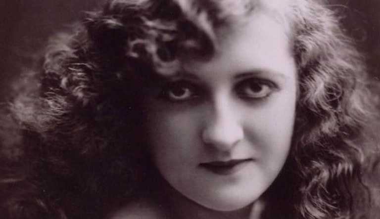 Dantzari, aktore eta modelo Ederrena: Agnes Souret