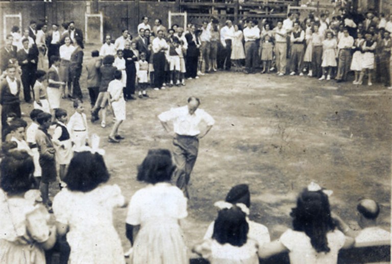 Laudioko kofradiaren bazkal ondorengo aurreskua