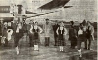 Dantzan lurreratu ziren Olaetako dantzariak Ameriketatik bueltan Dantzan lurreratu ziren Olaetako dantzariak Ameriketatik bueltan