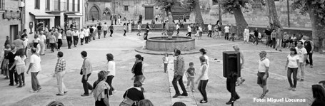 VI. Bazkaria eta bailoteo