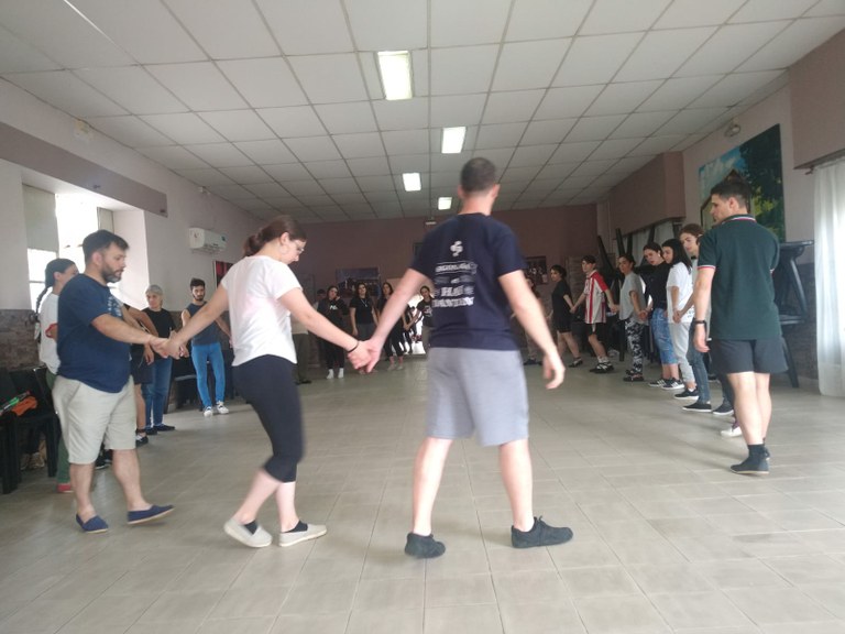 Euskal dantza diasporaren soka lotzeko: taller bat Argentinako Olavarrian Euskal dantza diasporaren soka lotzeko: taller bat Argentinako Olavarrian