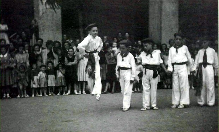 Dantza-espezie bat galzorian?