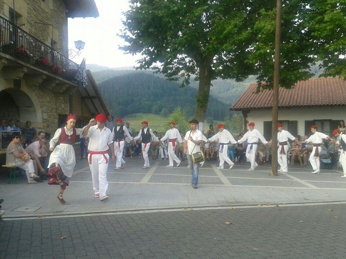 Dantzari-dantza eta erregelak Garain