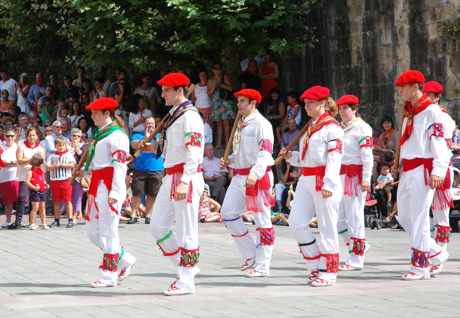Dantza festaren erdian: San Esteban egunez Beran