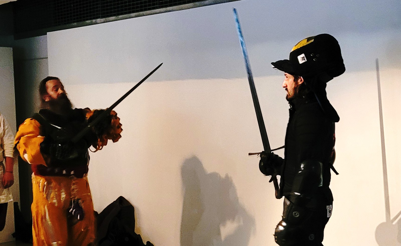 Eskrima eta euskal dantza ezpatek lotuta