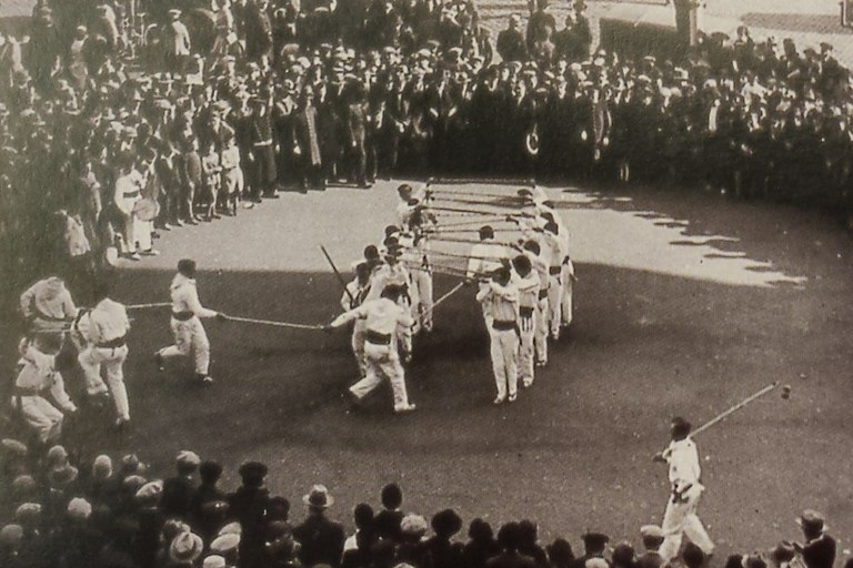 Ezpata-dantza bat Bartzelonan 1920ko hamarkadan Ezpata-dantza bat Bartzelonan 1920ko hamarkadan