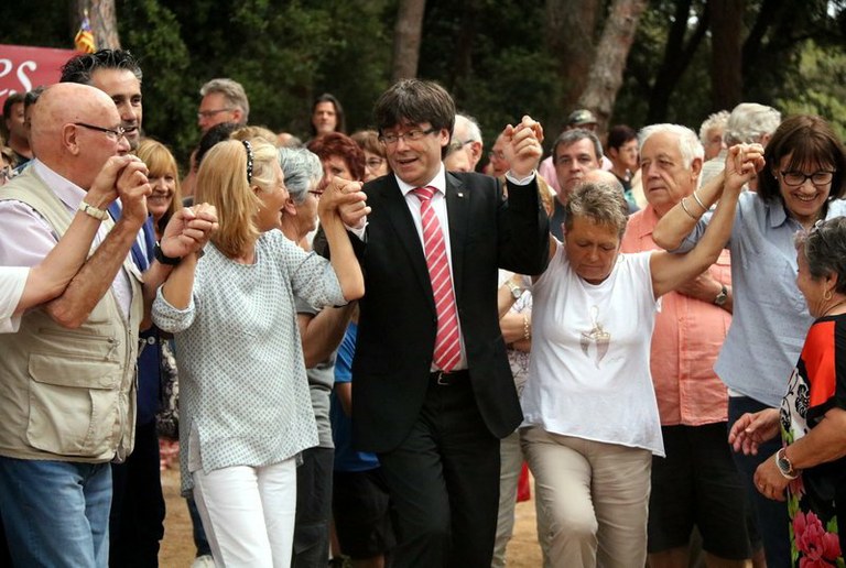 Kataluniar folklore jaialdi batera zihoala atxilotu dute Puigdemont