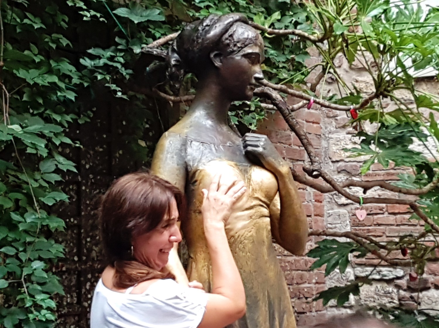 Julietaren titia eta tradizio turistikoen asmazioak