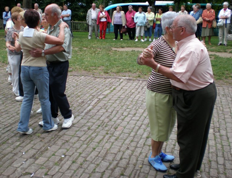 Dantzak osasunean dakartzan onurak erakusten hasi dira hedabideak