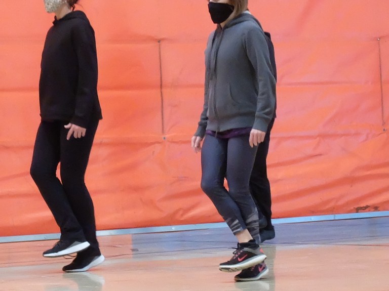 Dantzan musukoa jantzita?