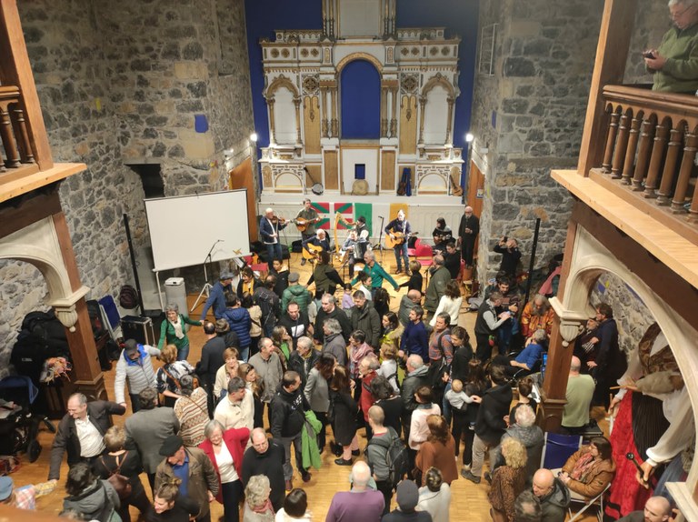 Soka-dantza Alan Griffin-i azken agurrean Soka-dantza Alan Griffin-i azken agurrean