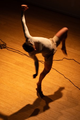 Menulis konpainia: be aT 