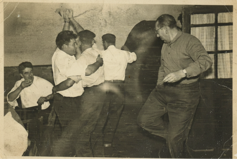 Elkarri ebatute Anbren dantzan