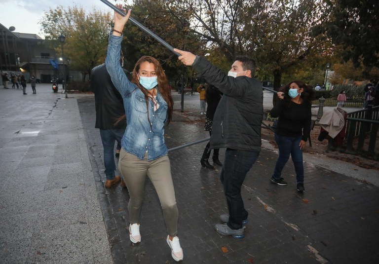 Ezpata-dantzan Madrilen? Ez ba, Covid garaiko salsa: ezpata-saltsa!