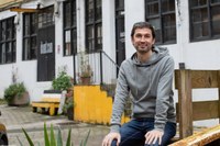 Oier Araolaza: "dantza-mutilazioak oinarrizko espresio-kanal bat mozten digu eta horrek laguntzen gaitu mutil bihurtzen"