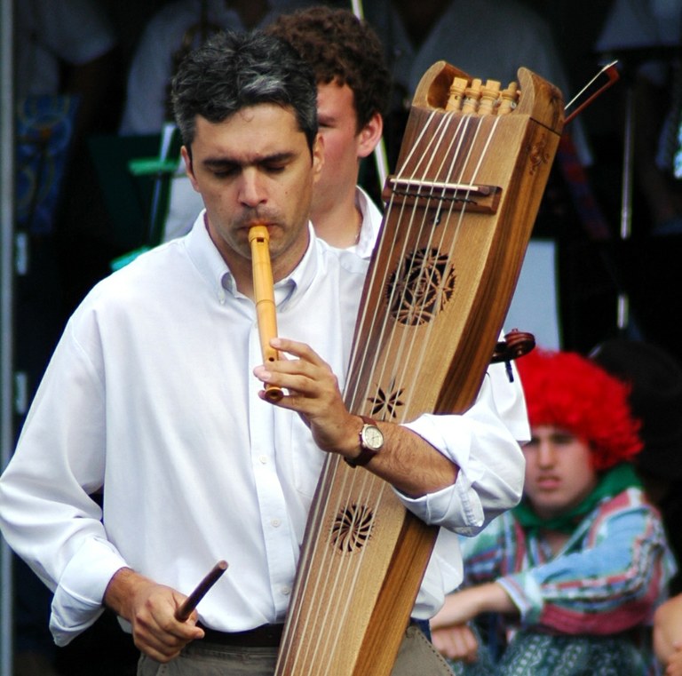 Xabier Itzaina, Tanburinaren gizarteaz