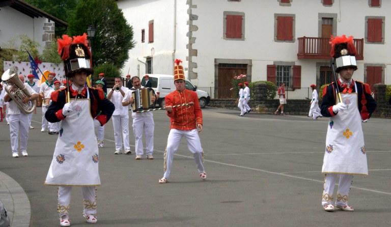 Xipri Arbelbide Besta Berri jaiaz eta zapurrez