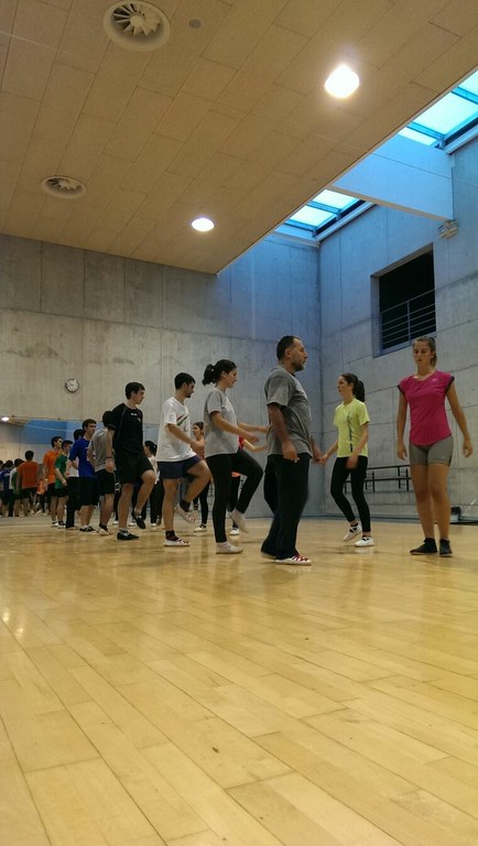 Portugalera goaz, eta gurekin eramango ditugu euskal dantzak Portugalera goaz, eta gurekin eramango ditugu euskal dantzak