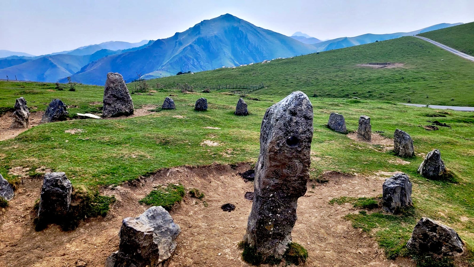 Mairu-baratzea edo cromlecha