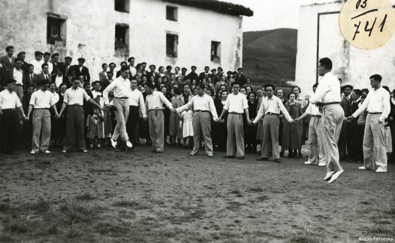 Soka-dantzari buruz